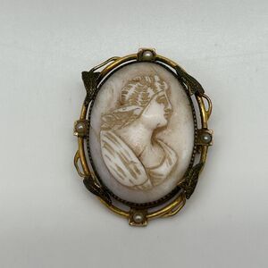 Antique GLP Carved Shell Cameo Brooch Pin Gold Tone Leaf Detail Faux Pearls
